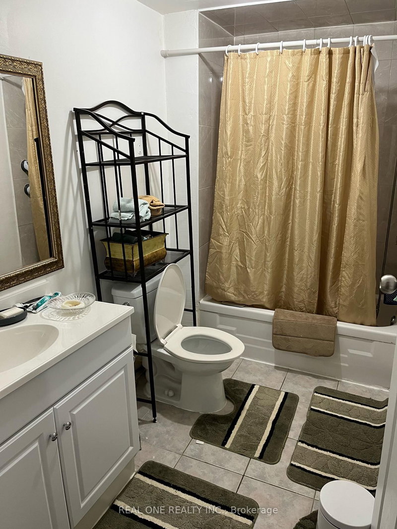 3622 Molly Ave, Mississauga, L5A 3M5 | Image 3