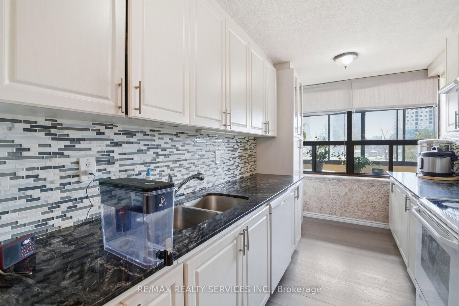 18 Knightsbridge Road, Unit 304 - Photo 16