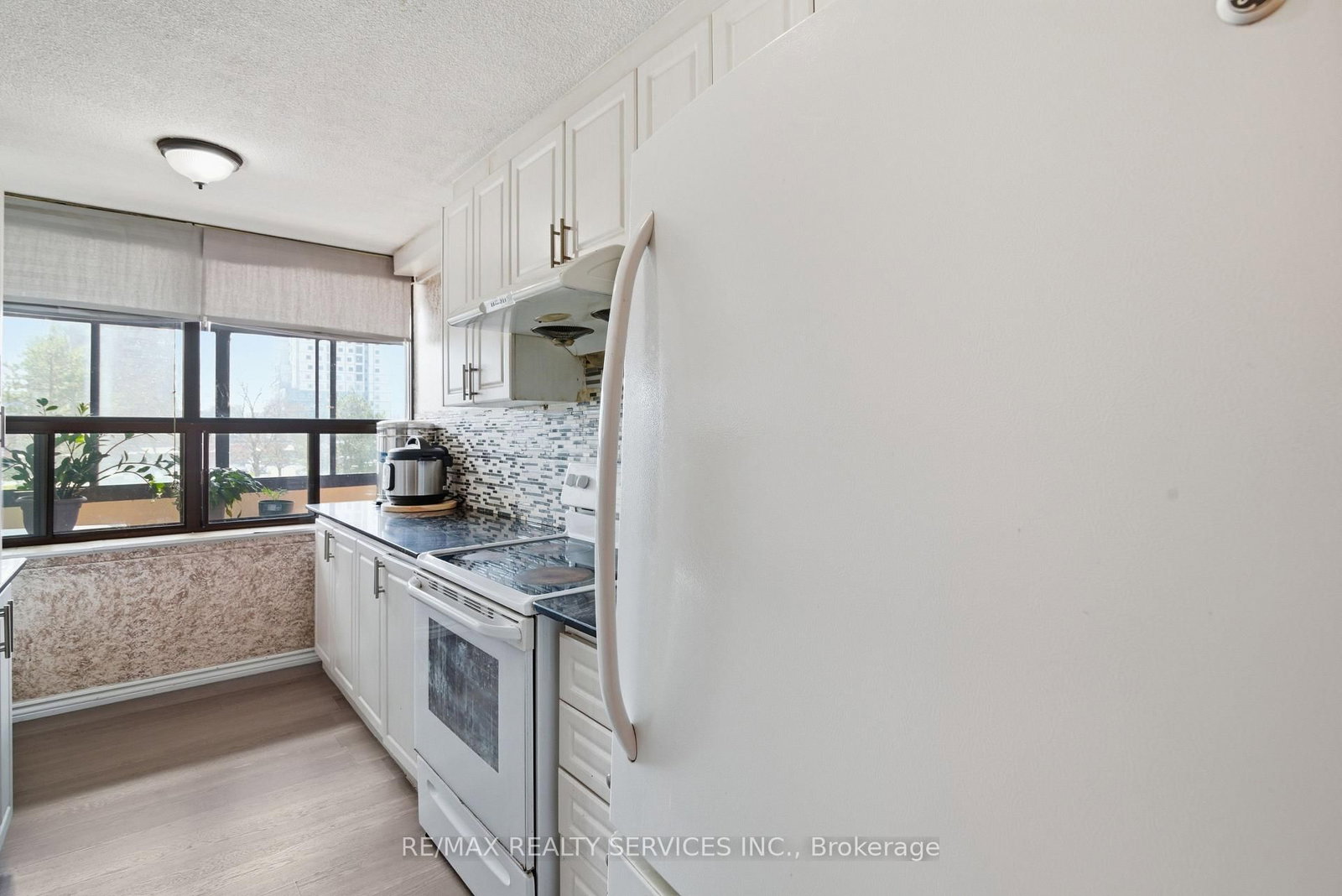 18 Knightsbridge Road, Unit 304 - Photo 17