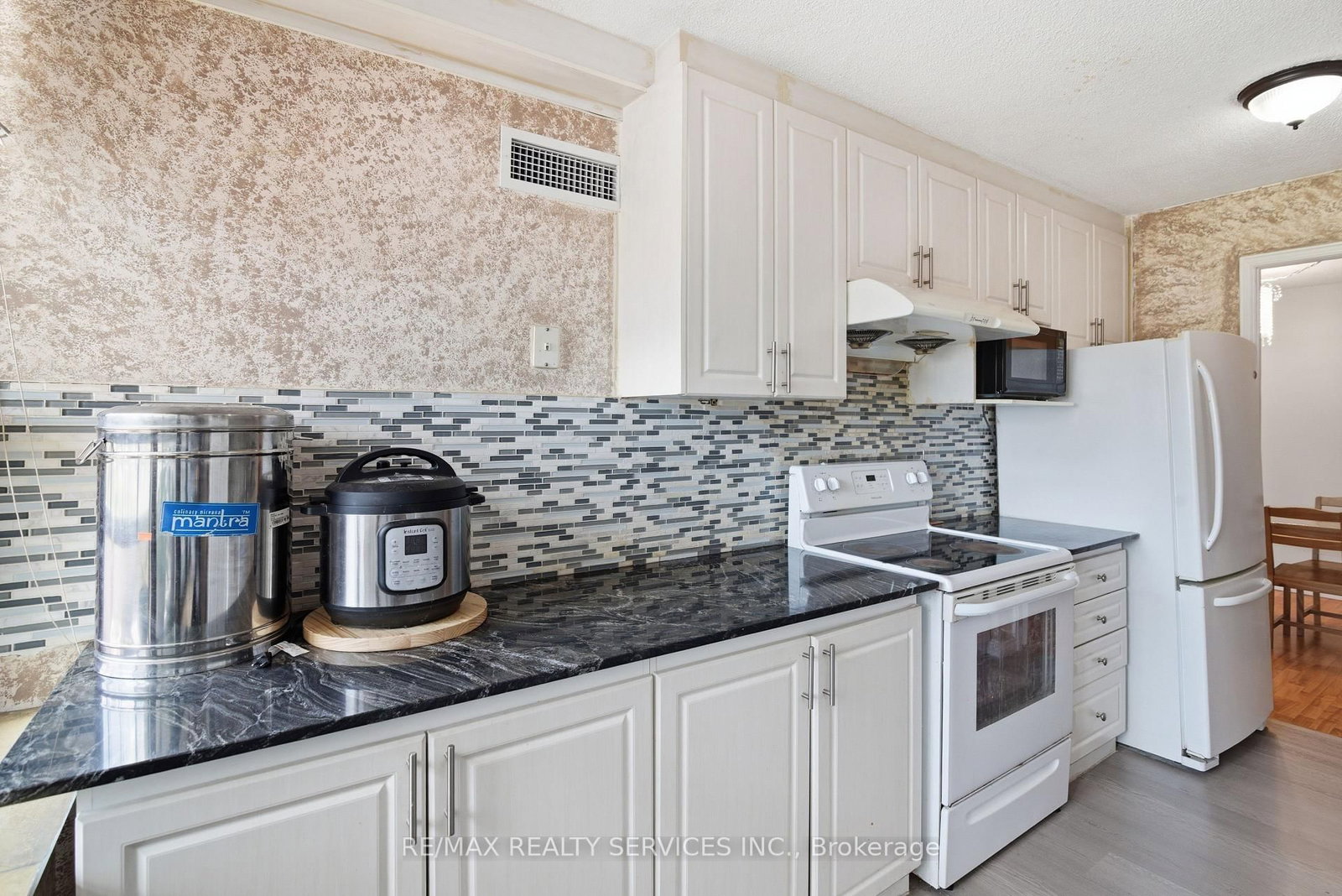 18 Knightsbridge Road, Unit 304 - Photo 19