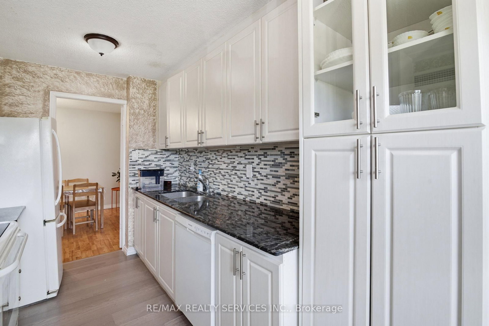 18 Knightsbridge Road, Unit 304 - Photo 20