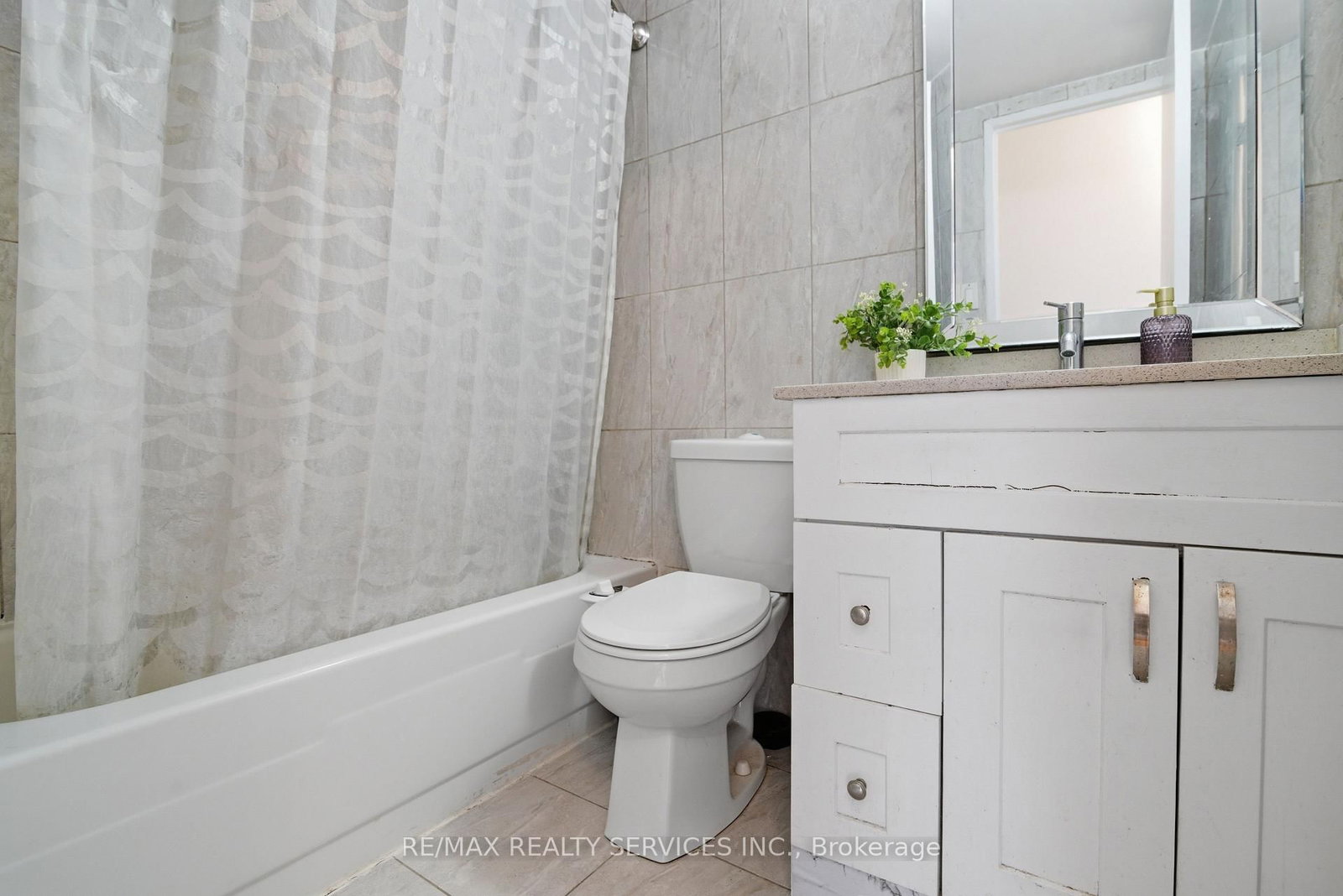 18 Knightsbridge Road, Unit 304 - Photo 34