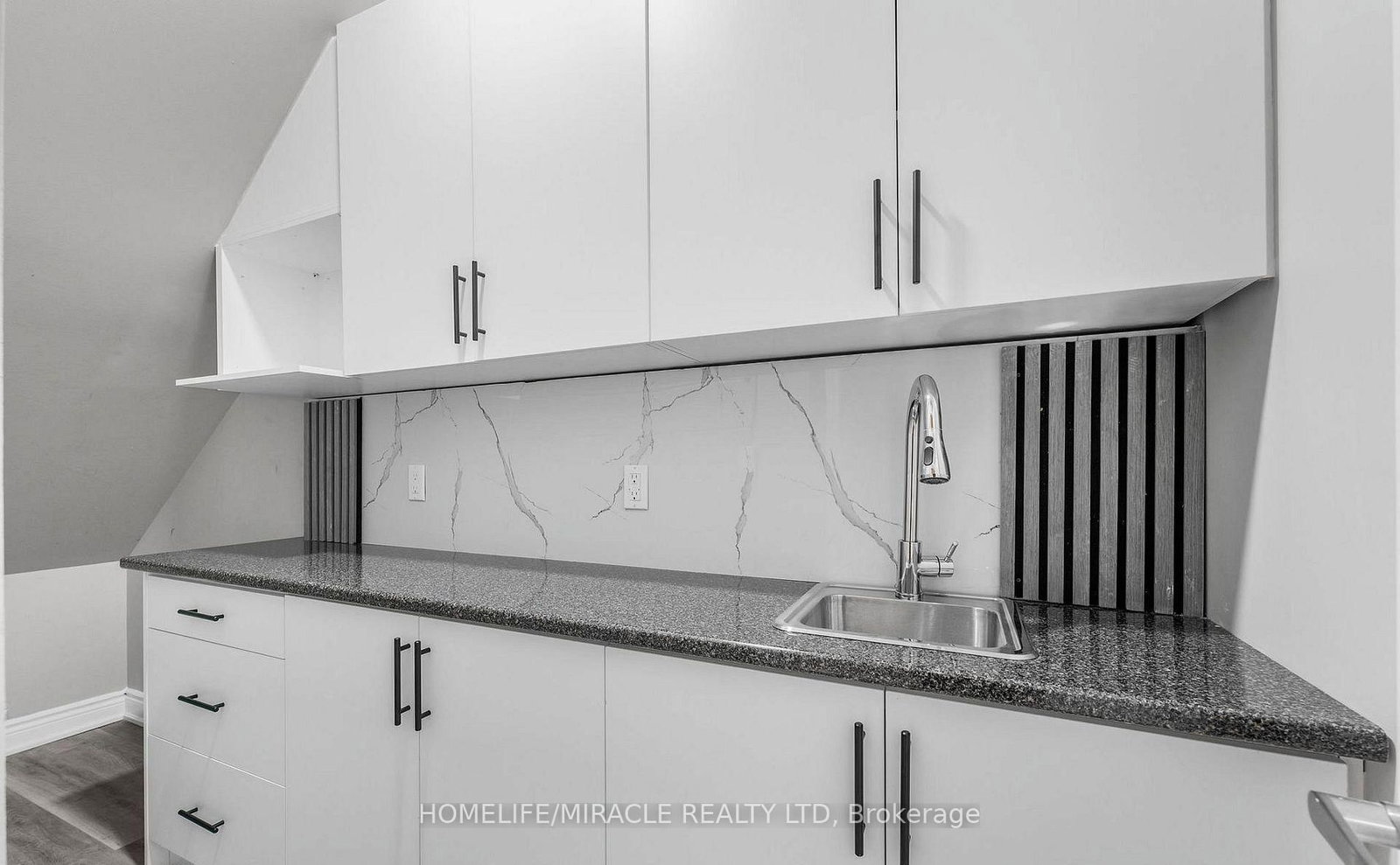 2 Automatic Drive, Unit 112 {Main Floor} - Photo 15