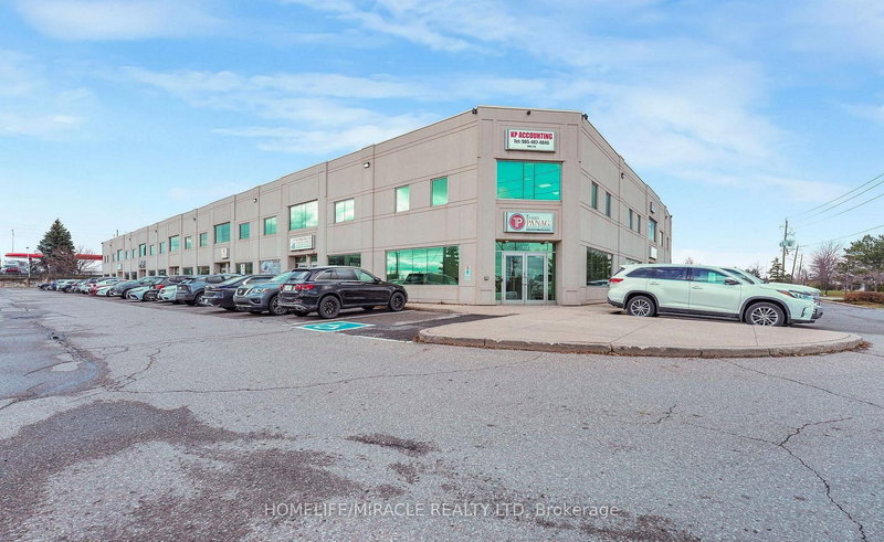 112 {Main Floor} - 2 Automatic Dr, Brampton, L6S 6K8 | Image 2