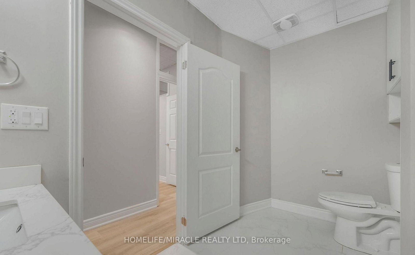 2 Automatic Drive, Unit 112 {Main Floor} - Photo 25