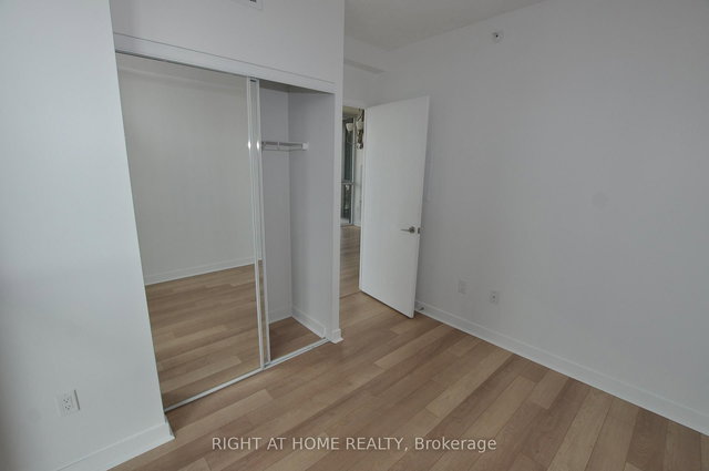 909 - 3975 GRAND PARK Drive