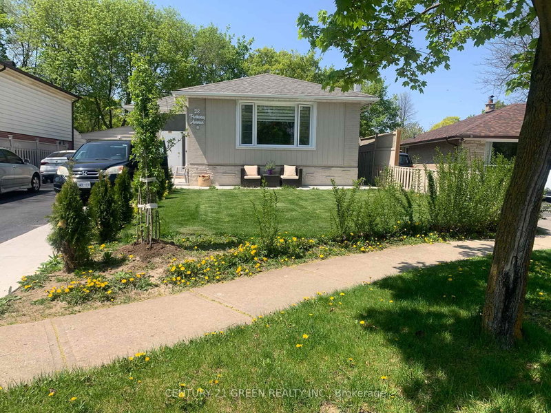 28 Parkway Ave, Brampton, L6X 2G4 | Image 2