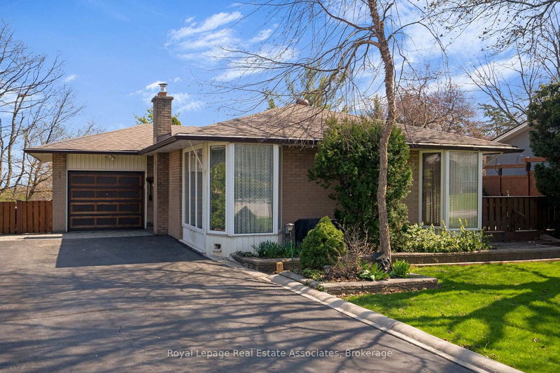 502 Falgarwood Dr, Oakville, L6H 1N3 | Image 2