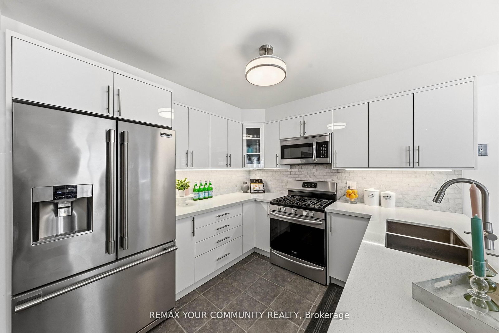 9 Cannes Circle - Photo 15