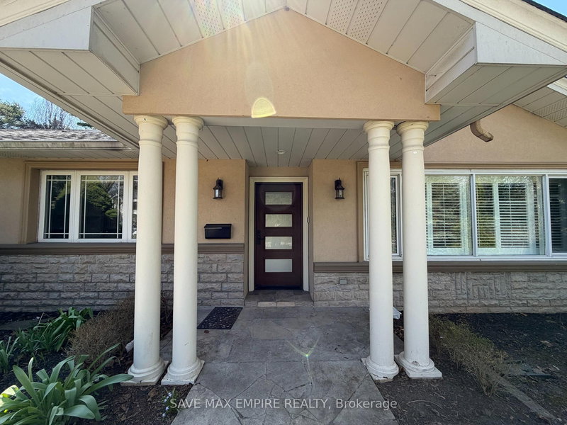 964 PARKLAND Ave, Mississauga, L5H 3G6 | Image 3