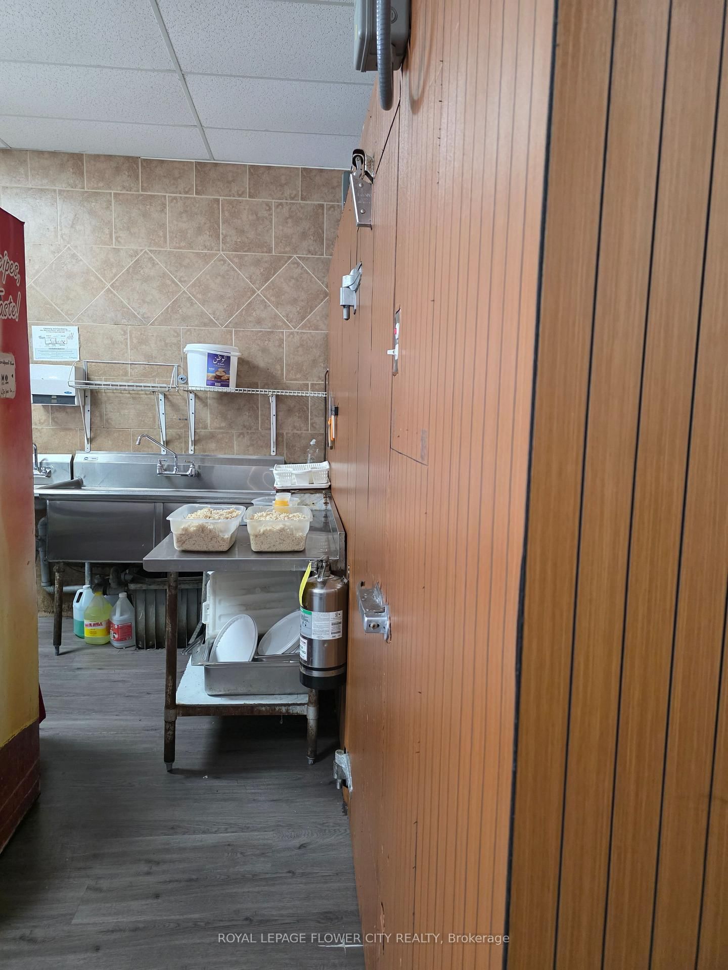 1900 Lakeshore Road W - Photo 10