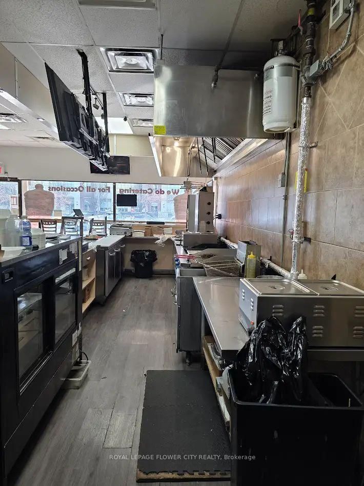 1900 Lakeshore Rd W, Mississauga, L5J 1J7 | Image 2