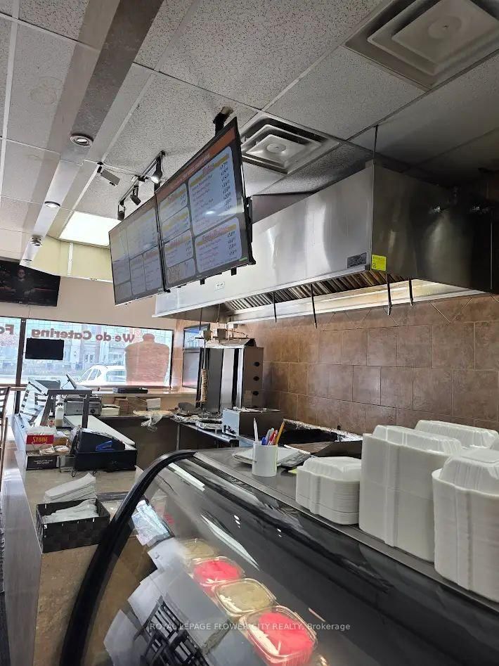 1900 Lakeshore Rd W, Mississauga, L5J 1J7 | Image 3