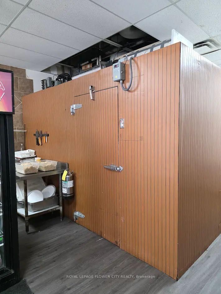 1900 Lakeshore Road W - Photo 5