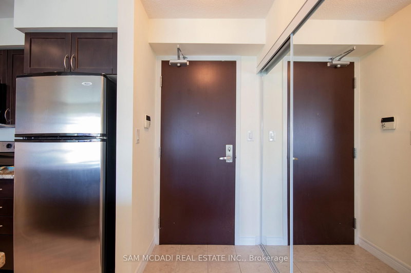 2205 - 208 Enfield Pl, Mississauga, L5B 0G8 | Image 3