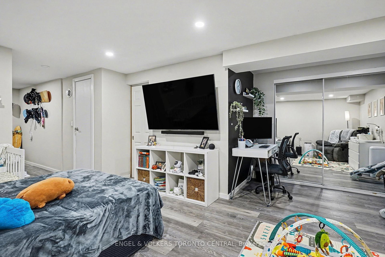 6779 Glen Erin Drive, Unit 19 - Photo 11