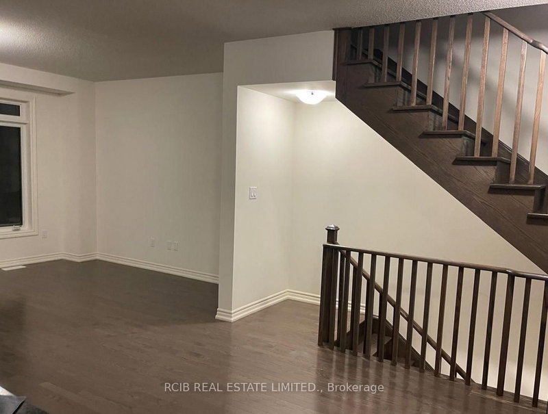 30 Arrowview Dr, Brampton, L7A 5H7 | Image 2