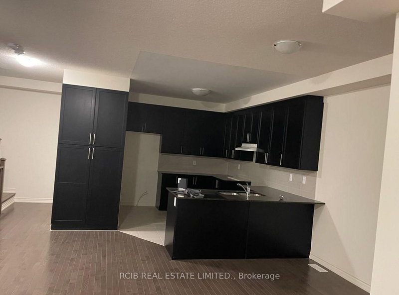 30 Arrowview Dr, Brampton, L7A 5H7 | Image 3