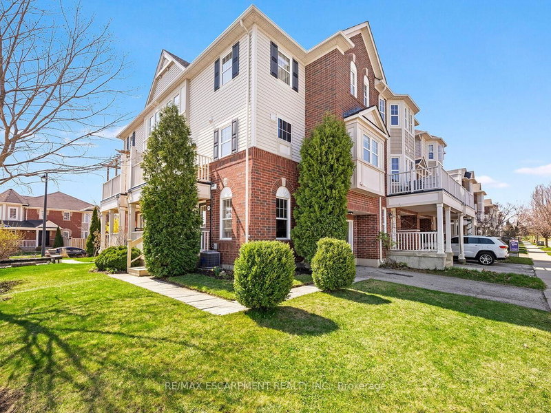 656 Frank Pl, Milton, L9T 0P8 | Image 2