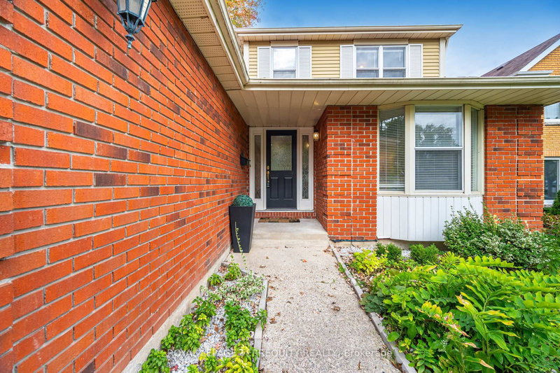 4085 Wheelwright Cres, Mississauga, L5L 2X3 | Image 3
