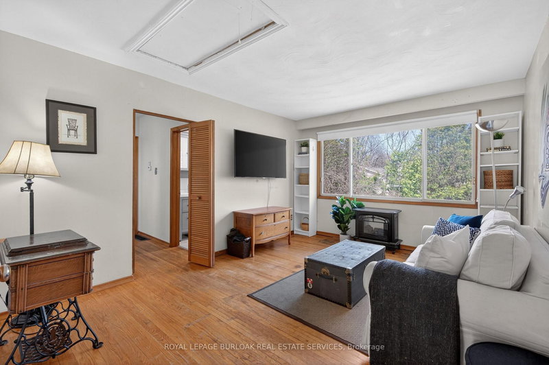 283 Kenwood Ave, Burlington, L7L 4L9 | Image 2