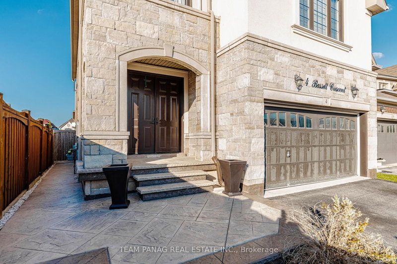 4 Bassett Cres, Brampton, L6X 5G2 | Image 3
