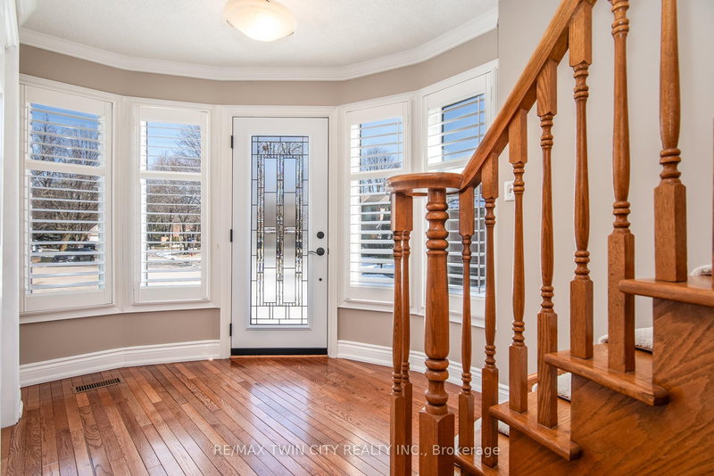 1146 Campbell Crt, Burlington, L7S 1Z7 | Image 3