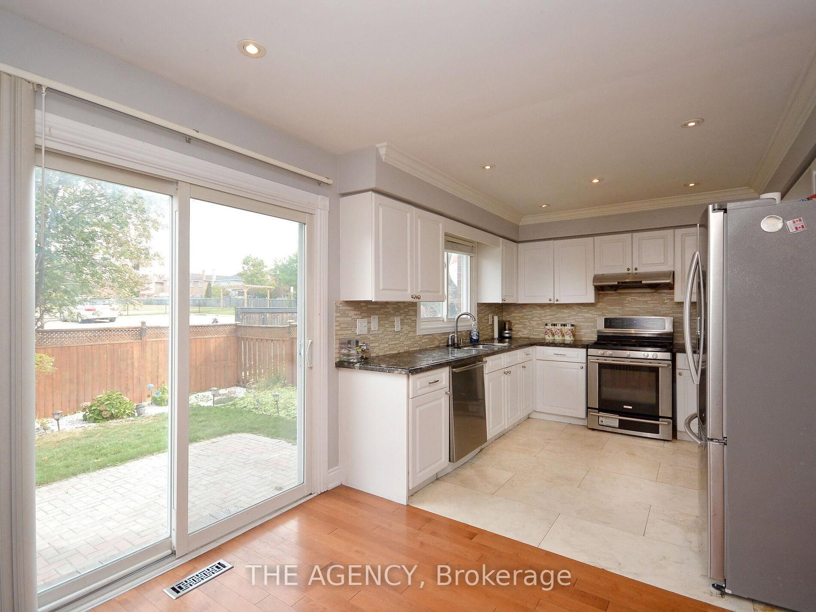 6097 Douguy Boulevard, Unit Upper - Photo 10