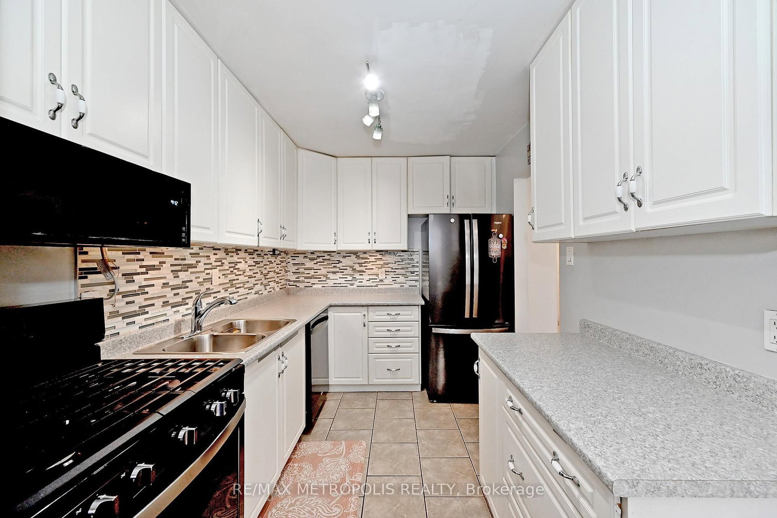 45 Hansen Road N, Unit 83 - Photo 6