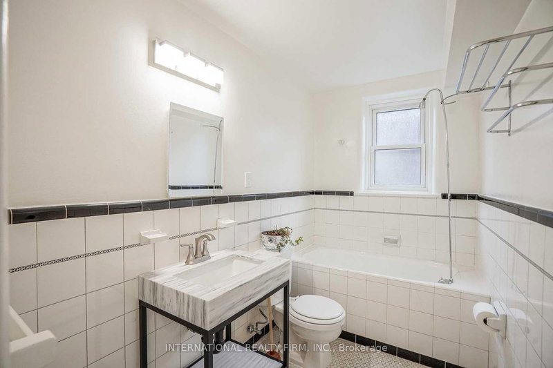 1 - 295 Indian Grve E, Toronto, M6P 2H6 | Image 2