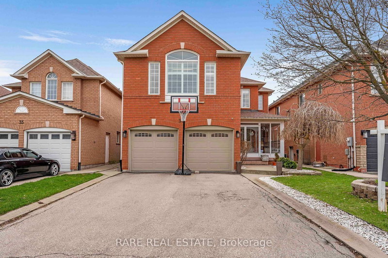 33 SOUTHBEND Dr, Brampton, L7A 1K5 | Image 2