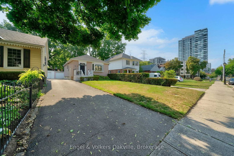 1354 Ontario St, Burlington, L7S 1G1 | Image 2