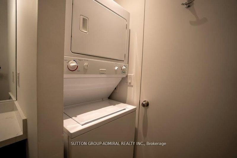 717 - 2 Fieldway Rd, Toronto, M8Z 0B9 | Image 3