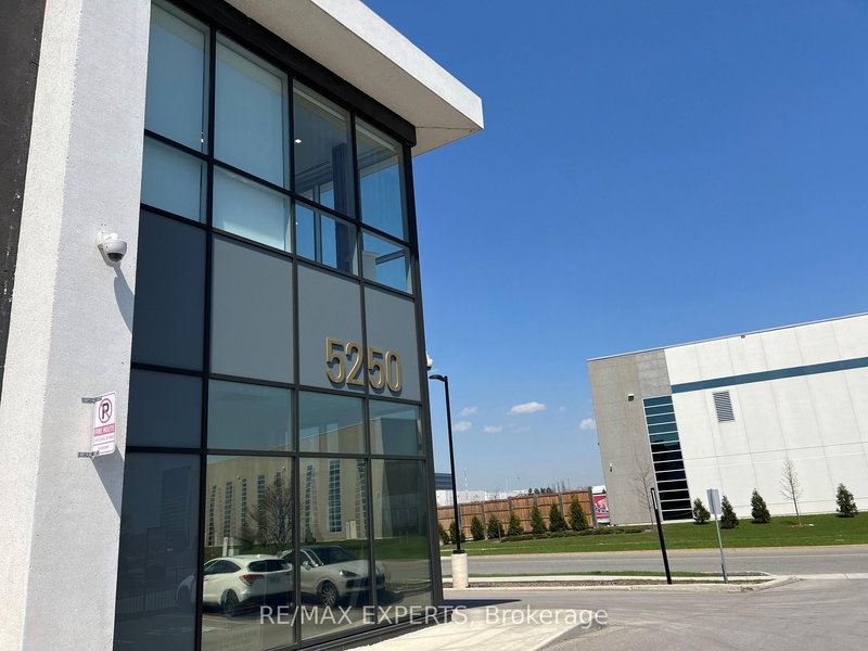 33 - 5250 Solar Dr, Mississauga, L4W 5M8 | Image 3