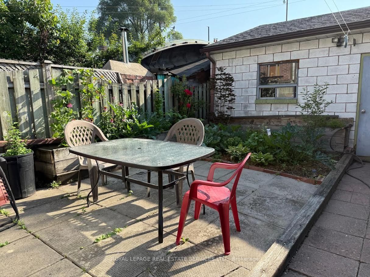 37 Gillespie Avenue, Unit Main Floor - Photo 4