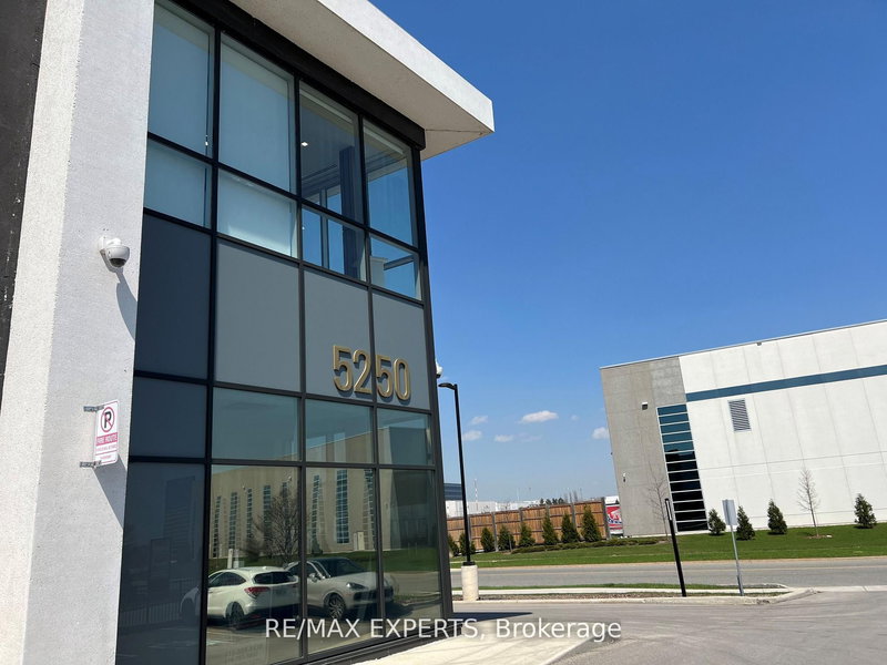 33 - 5250 Solar Dr, Mississauga, L4W 5M8 | Image 3