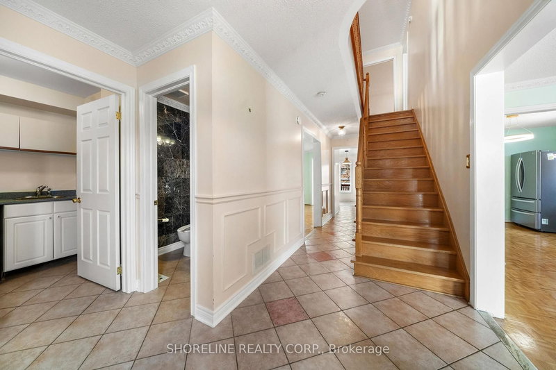 5871 Greensboro Dr, Mississauga, L5M 5S7 | Image 2