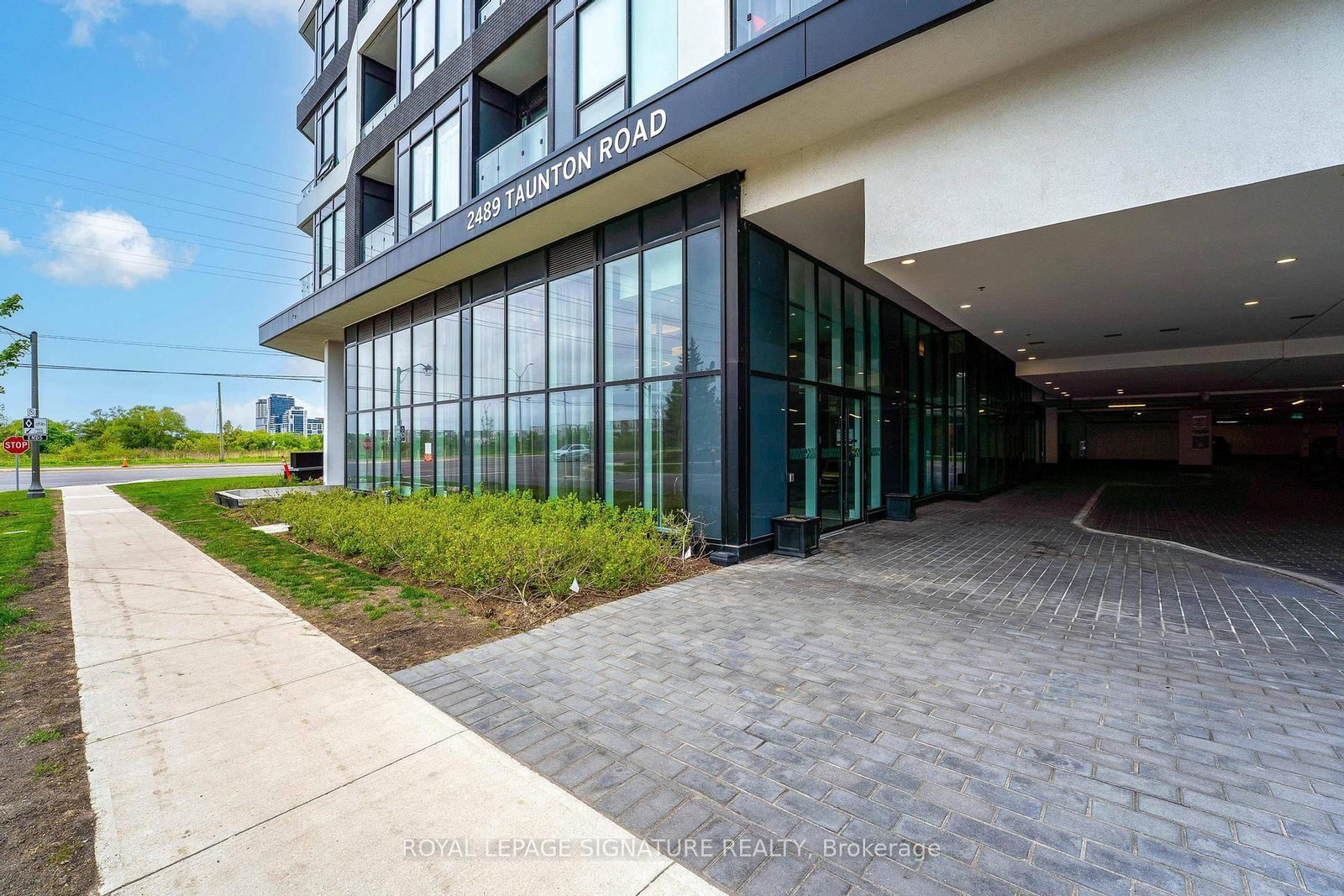 2489 Taunton Road, Unit 917 - Photo 4