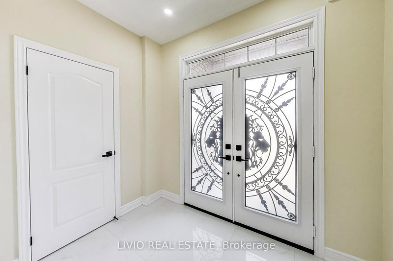 232 Thorndale Rd, Brampton, L6P 3H5 | Image 3