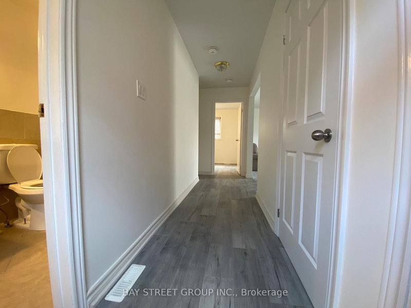 8 Kerwood (Main) Pl, Brampton, L6Z 1Y1 | Image 2