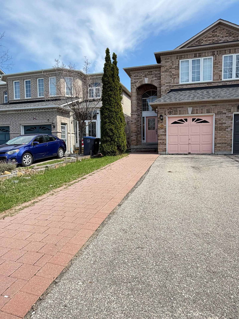 937 Ledbury Cres, Mississauga, L5V 2R3 | Image 2