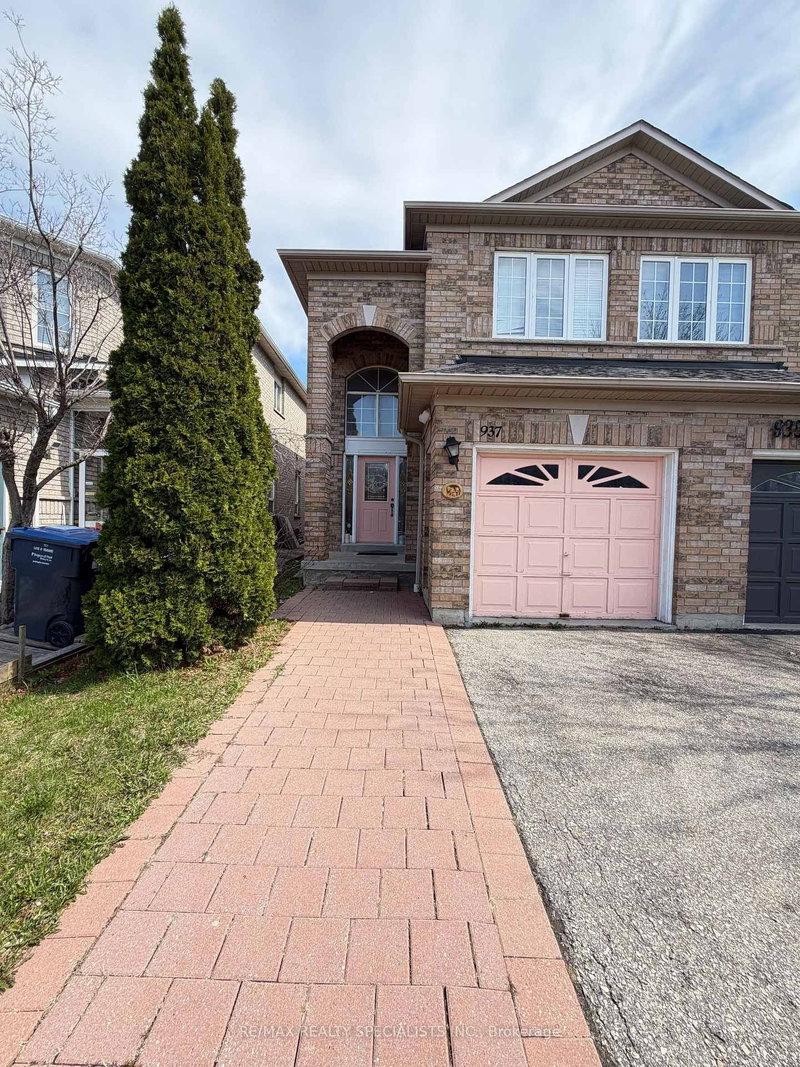 937 Ledbury Cres, Mississauga, L5V 2R3 | Image 3