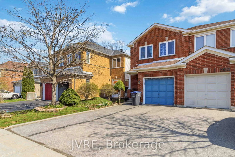 2918 Westbury Crt, Mississauga, L5M 6B2 | Image 2