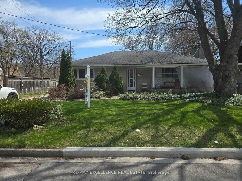 17 Armstrong St, Brampton, L6W 1W7 | Image 2