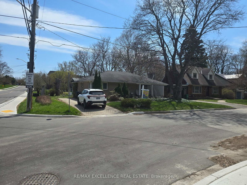 17 Armstrong St, Brampton, L6W 1W7 | Image 3