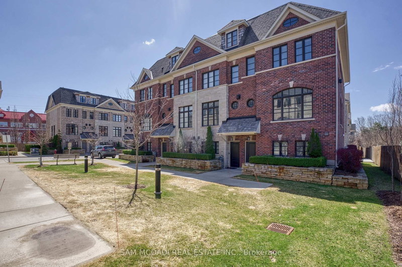 2029 Queensborough Gate, Mississauga, L5M 0Y1 | Image 2