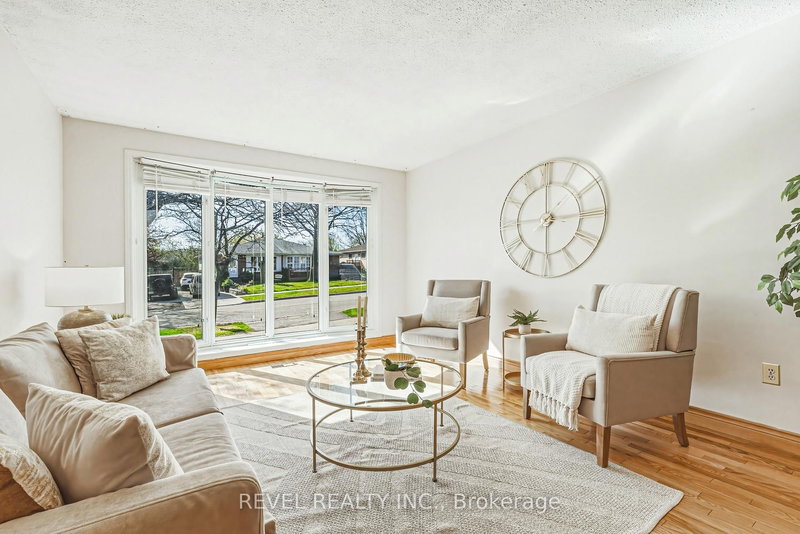 2360 Greenbank Tr, Burlington, L7P 3S8 | Image 2