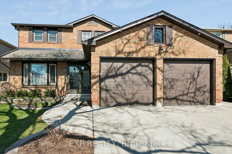 209 Nottingham Dr, Oakville, L6H 4H7 | Image 2