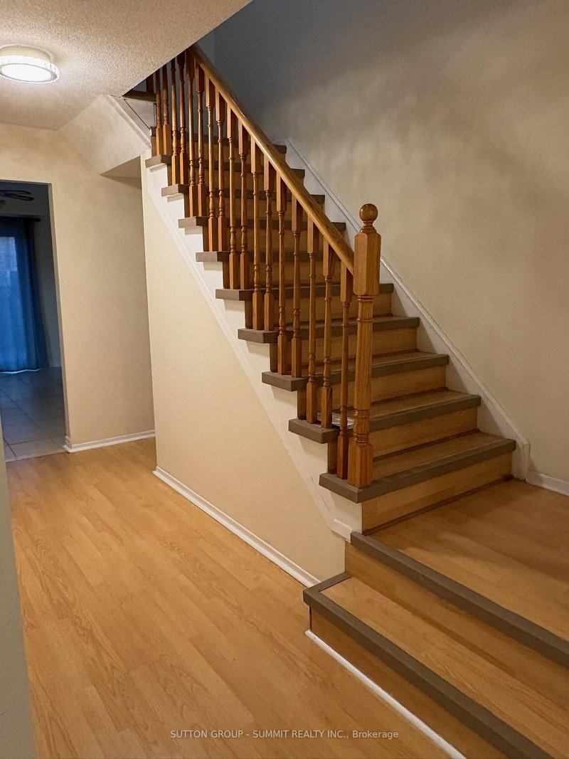 40 Jay St, Brampton, L6Z 3V5 | Image 2