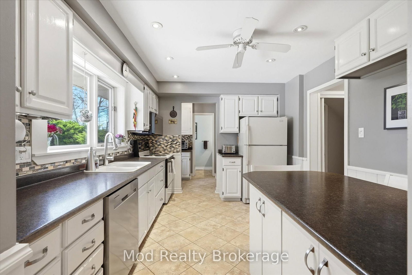 3070 Northview Crescent - Photo 13